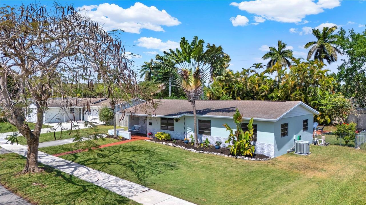Recently Sold: $649,000 (3 beds, 2 baths, 1474 Square Feet)