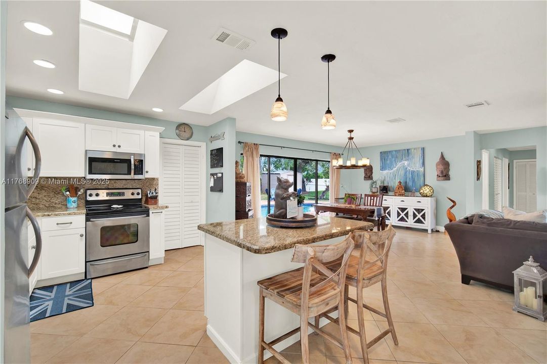 Recently Sold: $649,000 (3 beds, 2 baths, 1474 Square Feet)