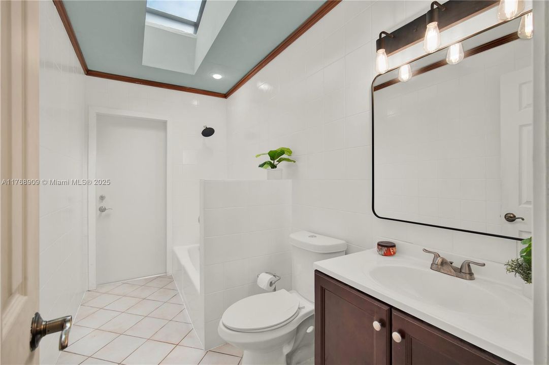 Recently Sold: $649,000 (3 beds, 2 baths, 1474 Square Feet)