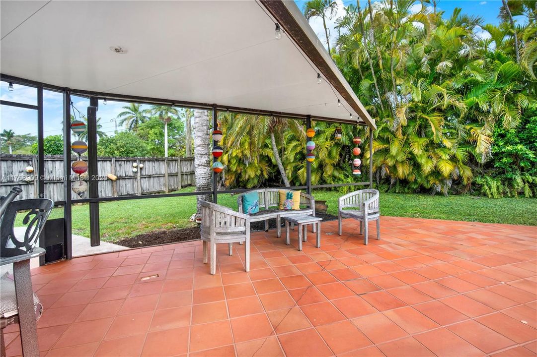 Recently Sold: $649,000 (3 beds, 2 baths, 1474 Square Feet)