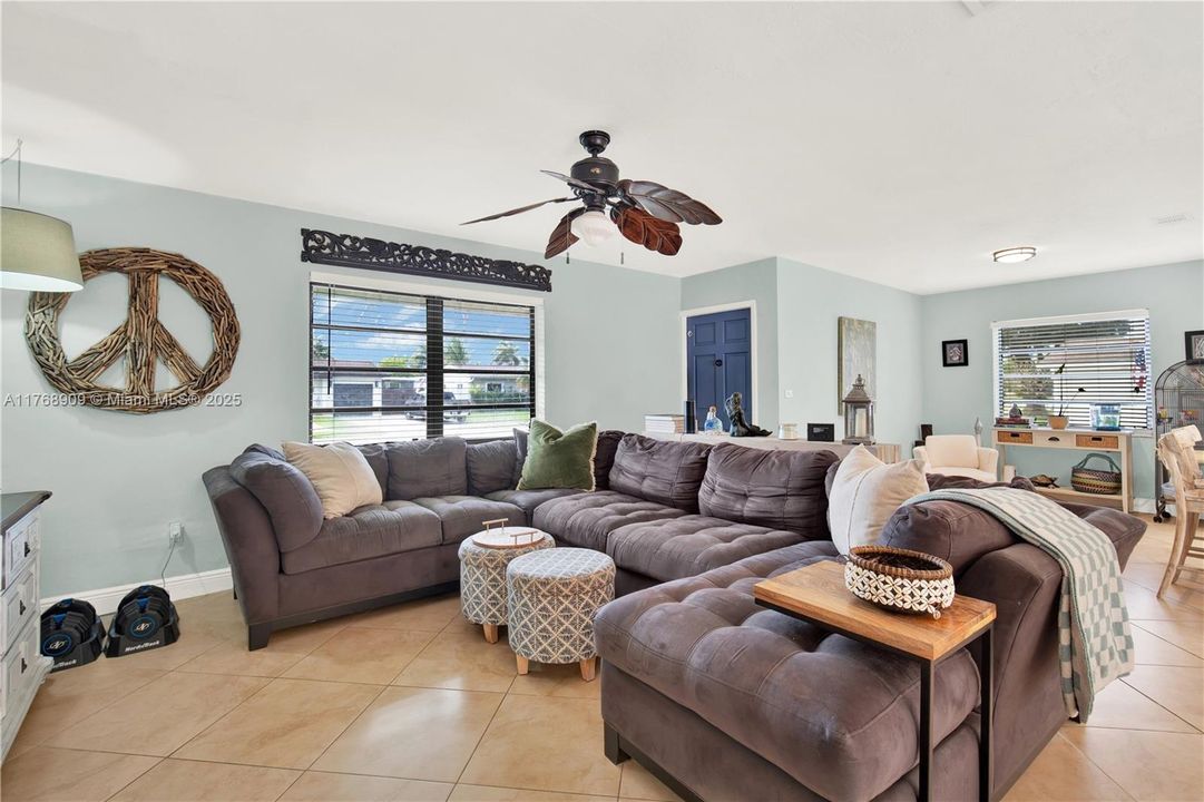 Recently Sold: $649,000 (3 beds, 2 baths, 1474 Square Feet)