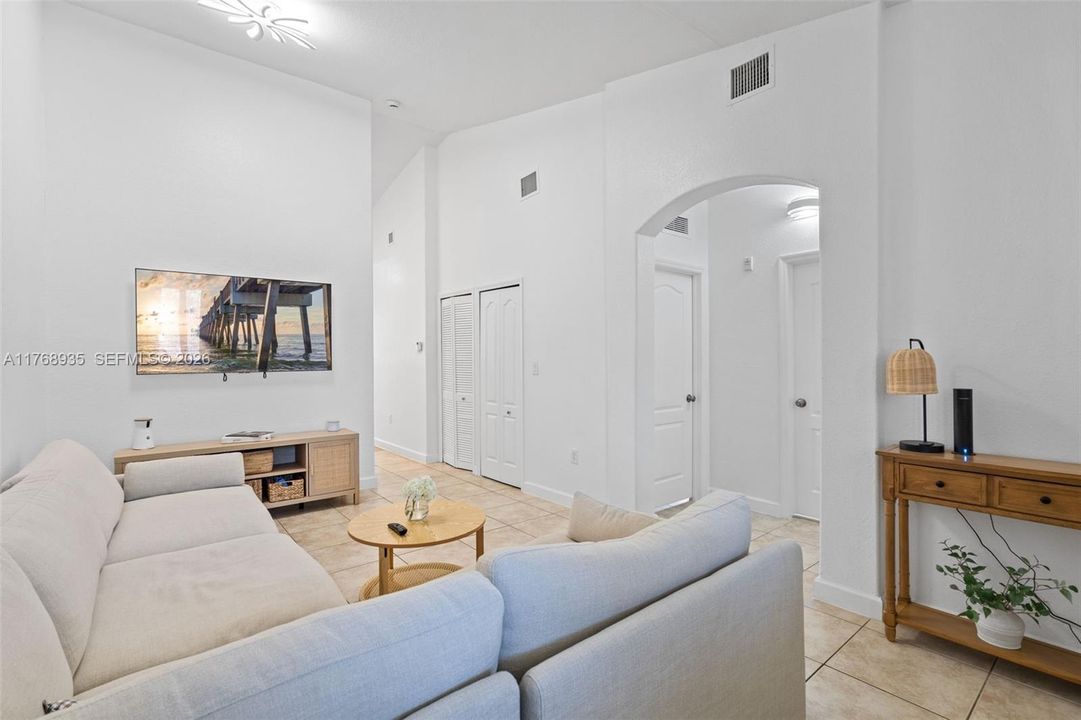 For Sale: $247,500 (3 beds, 2 baths, 1076 Square Feet)