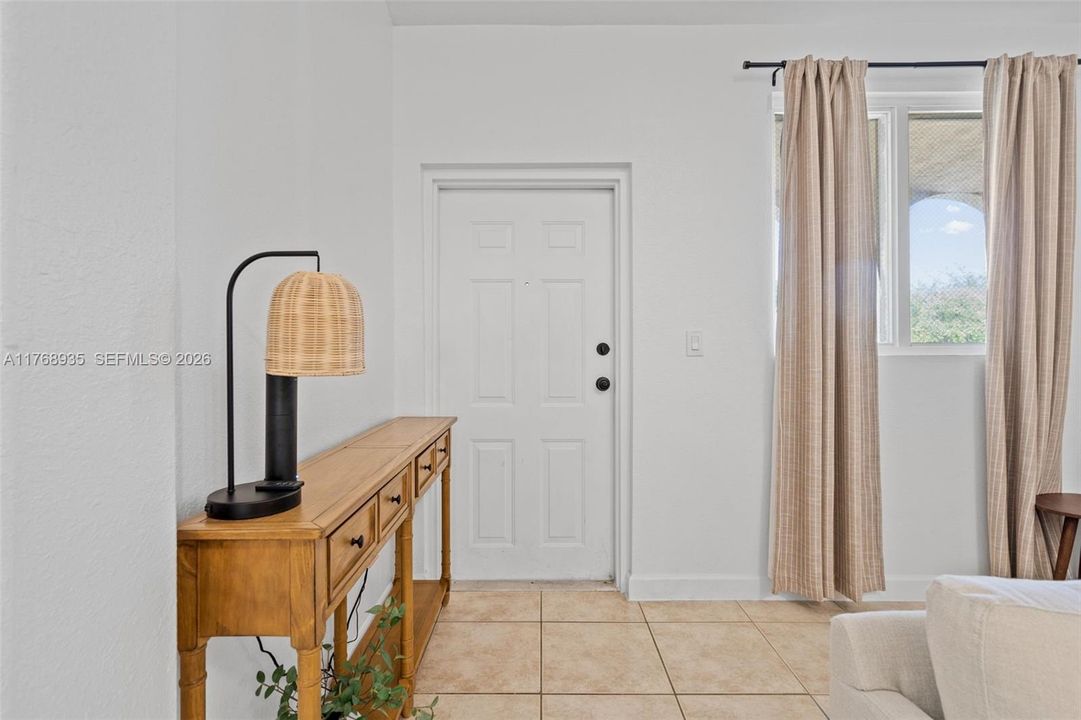 For Sale: $247,500 (3 beds, 2 baths, 1076 Square Feet)