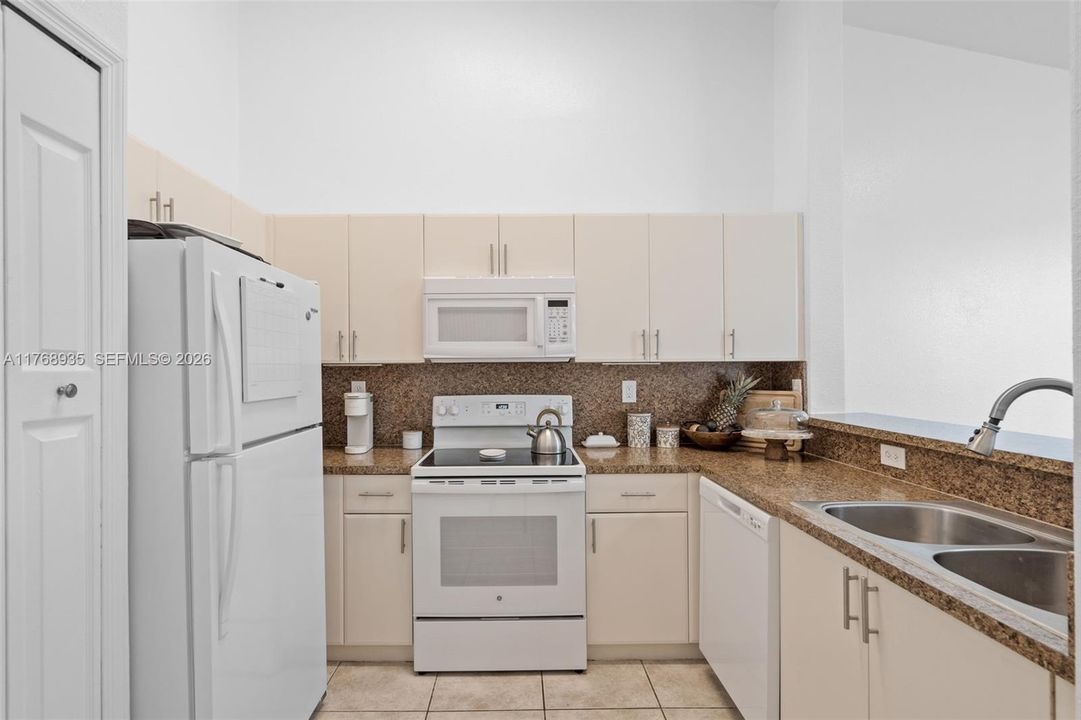 For Sale: $247,500 (3 beds, 2 baths, 1076 Square Feet)