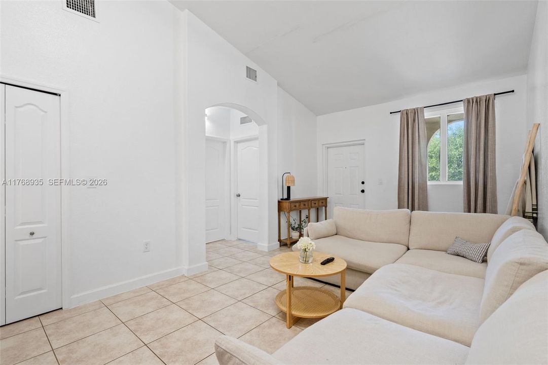 For Sale: $247,500 (3 beds, 2 baths, 1076 Square Feet)