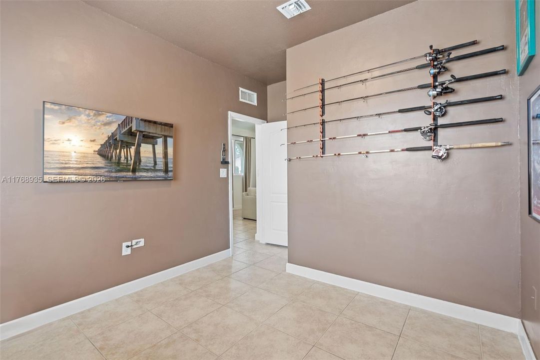 For Sale: $247,500 (3 beds, 2 baths, 1076 Square Feet)