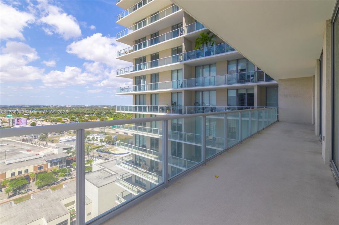 Recently Rented: $4,300 (2 beds, 2 baths, 1087 Square Feet)