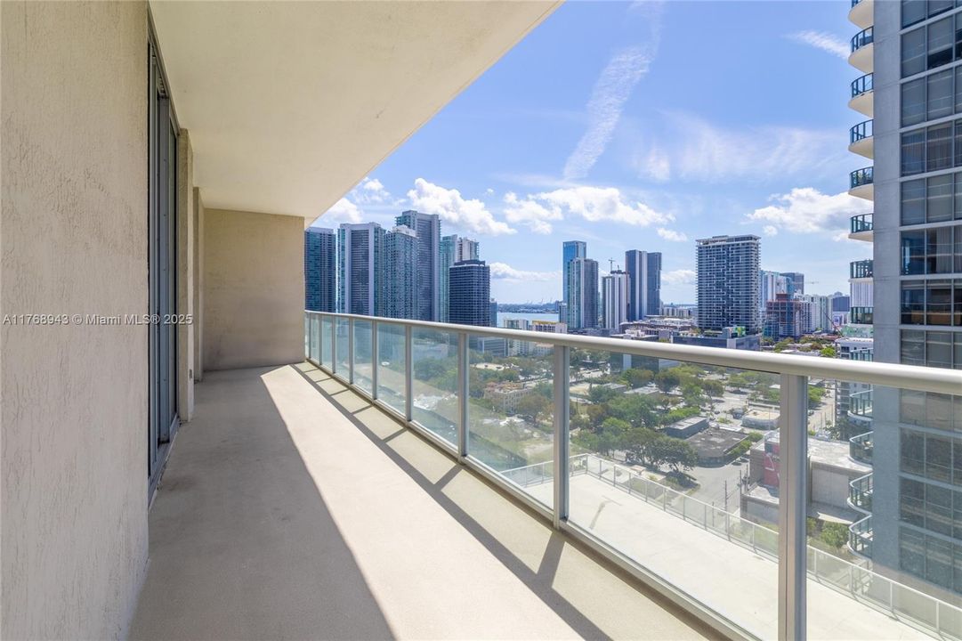 Recently Rented: $4,300 (2 beds, 2 baths, 1087 Square Feet)