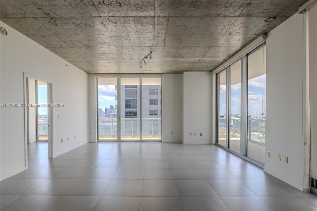 Recently Rented: $4,300 (2 beds, 2 baths, 1087 Square Feet)