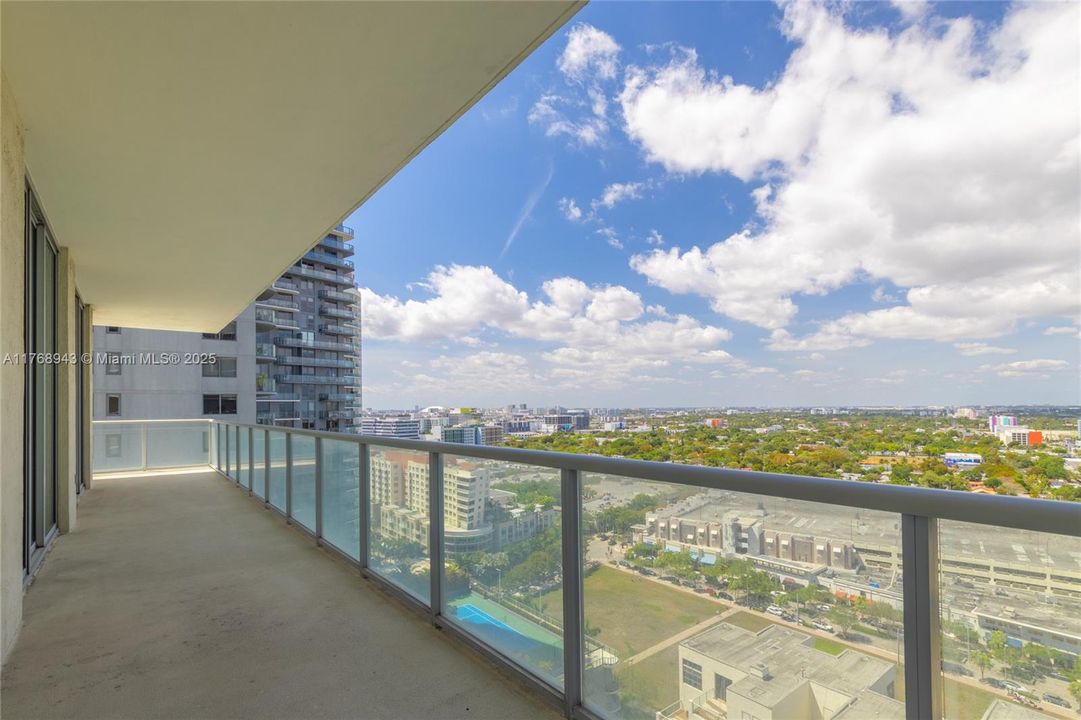 Recently Rented: $4,300 (2 beds, 2 baths, 1087 Square Feet)