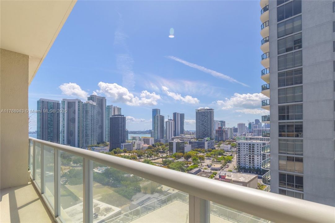 Recently Rented: $4,300 (2 beds, 2 baths, 1087 Square Feet)