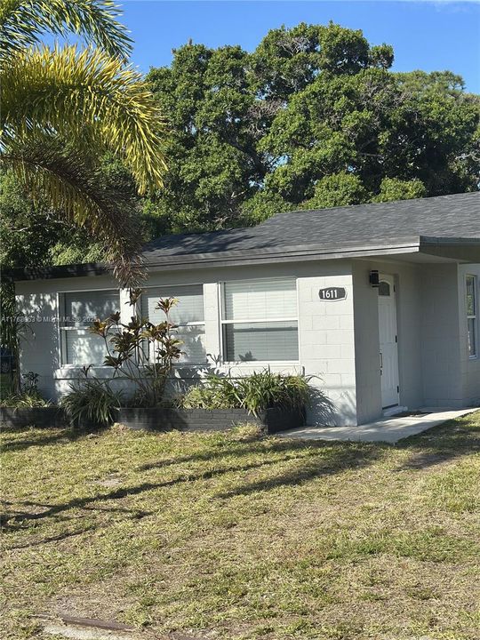 Недавно продано: $210,000 (2 спален, 1 ванн, 838 Квадратных фут)