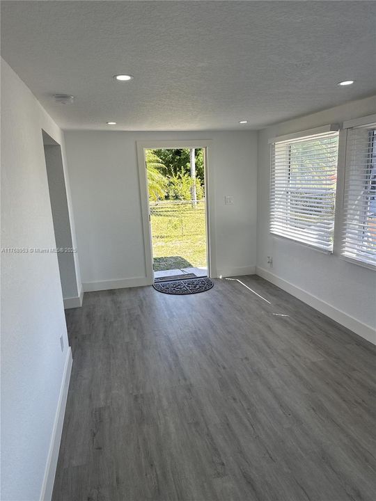 Недавно продано: $210,000 (2 спален, 1 ванн, 838 Квадратных фут)