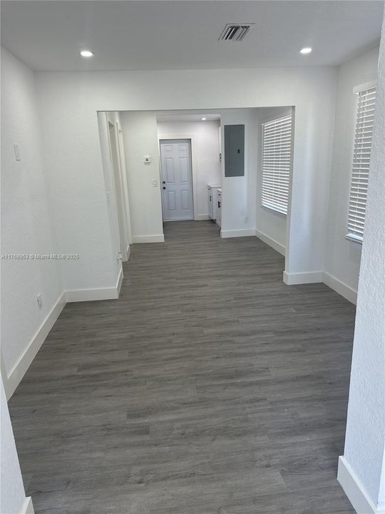 Недавно продано: $210,000 (2 спален, 1 ванн, 838 Квадратных фут)