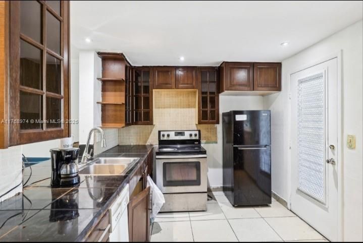 Недавно продано: $157,000 (2 спален, 2 ванн, 1092 Квадратных фут)