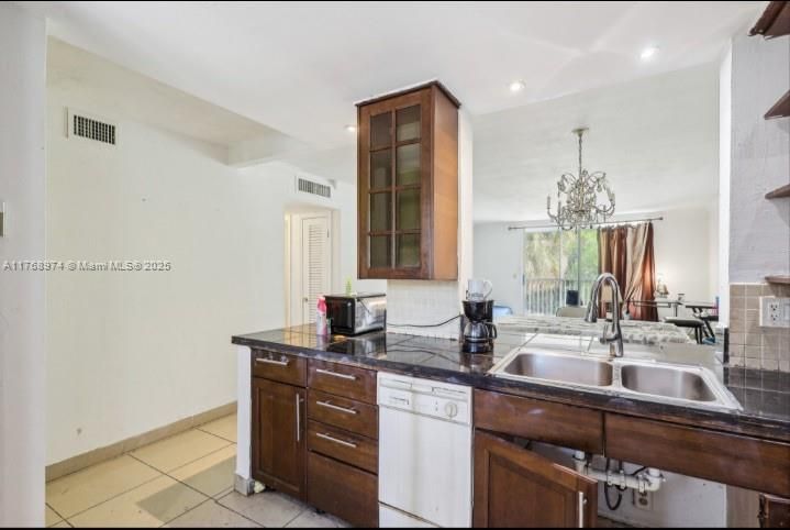 Недавно продано: $157,000 (2 спален, 2 ванн, 1092 Квадратных фут)