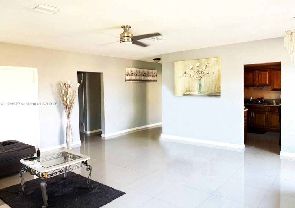 En Venta: $625,000 (3 camas, 2 baños, 1972 Pies cuadrados)