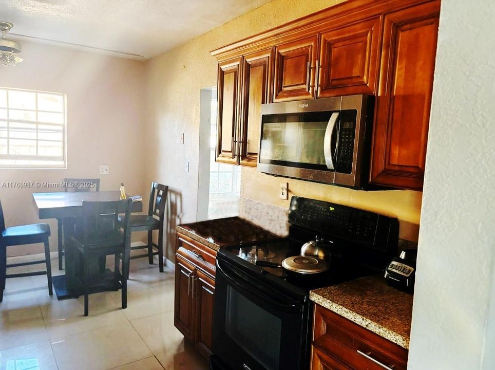 En Venta: $625,000 (3 camas, 2 baños, 1972 Pies cuadrados)
