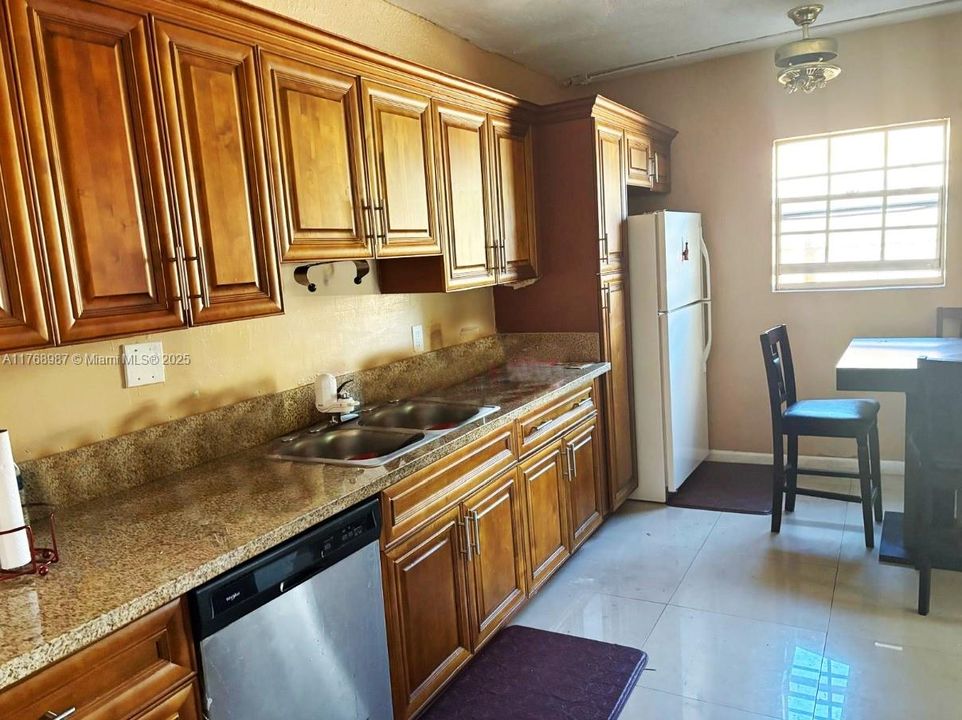 En Venta: $625,000 (3 camas, 2 baños, 1972 Pies cuadrados)