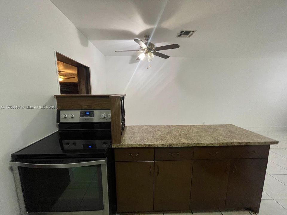 Recientemente alquilado: $2,900 (4 camas, 2 baños, 1384 Pies cuadrados)