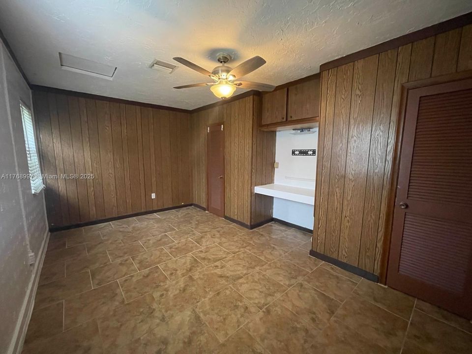 Recientemente alquilado: $2,900 (4 camas, 2 baños, 1384 Pies cuadrados)