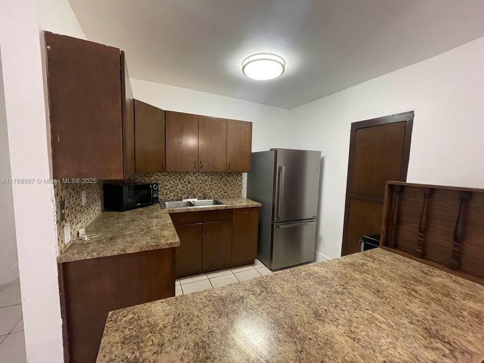 Recientemente alquilado: $2,900 (4 camas, 2 baños, 1384 Pies cuadrados)