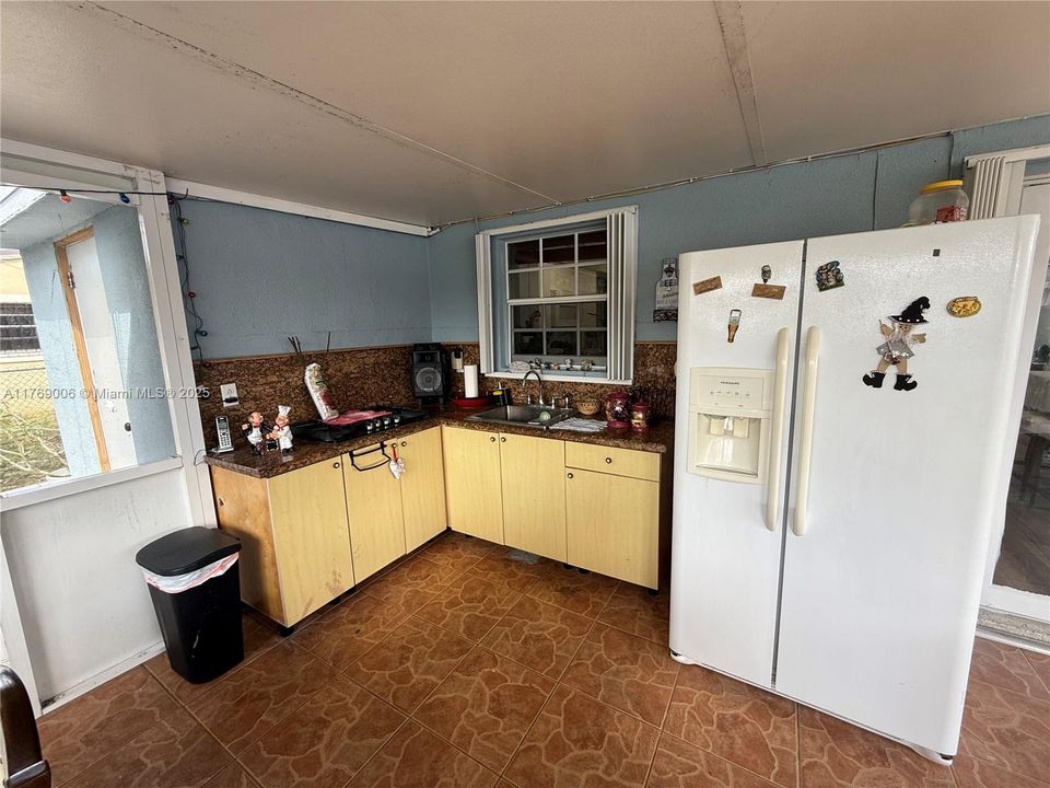 Vendido Recientemente: $595,000 (4 camas, 2 baños, 1456 Pies cuadrados)