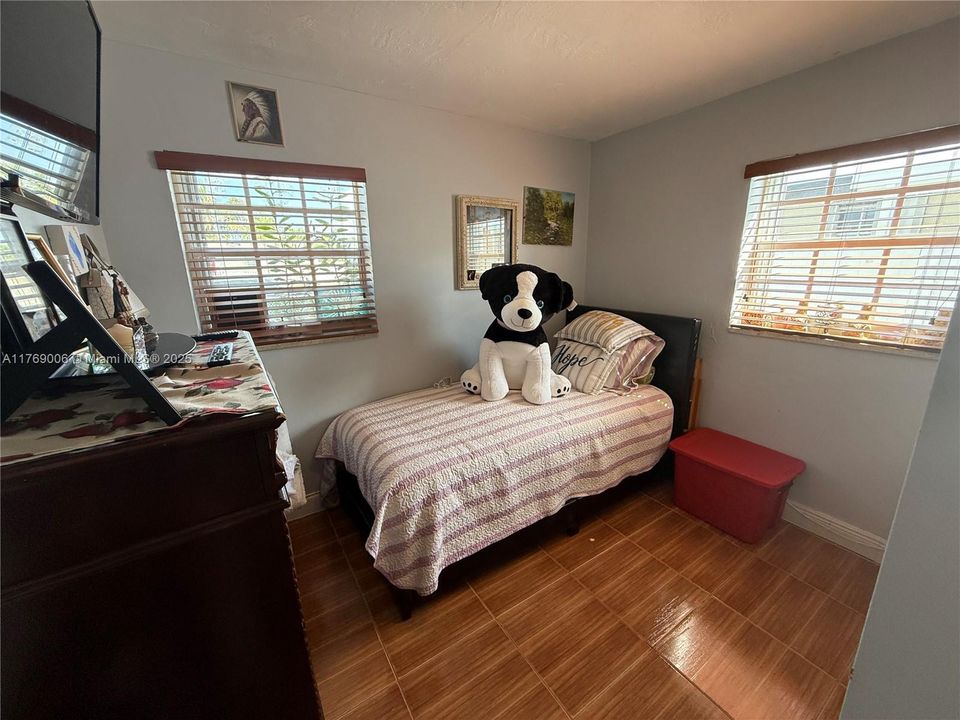 Vendido Recientemente: $595,000 (4 camas, 2 baños, 1456 Pies cuadrados)