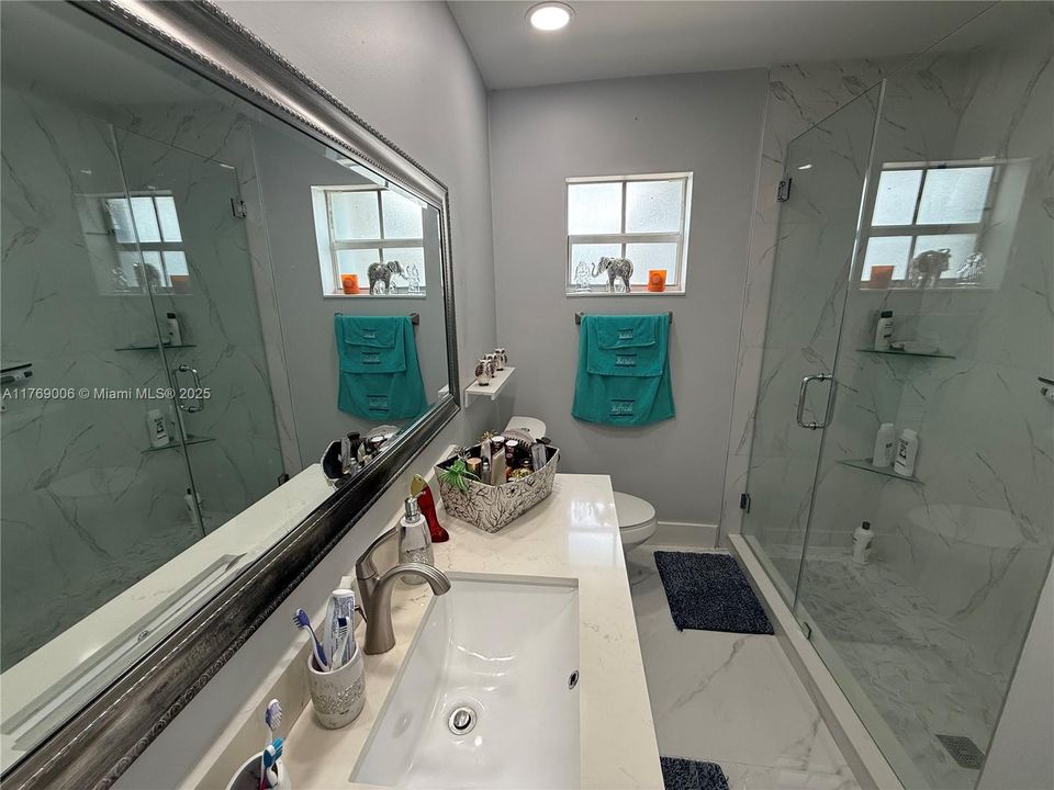 Vendido Recientemente: $595,000 (4 camas, 2 baños, 1456 Pies cuadrados)