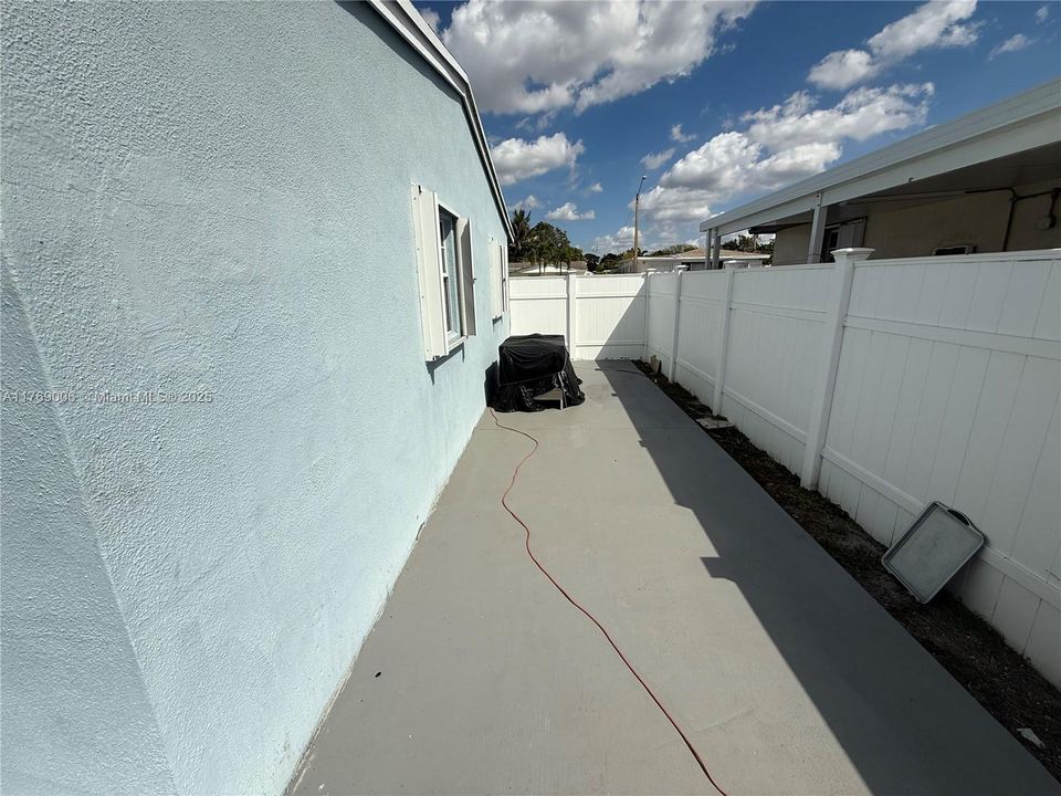 Vendido Recientemente: $595,000 (4 camas, 2 baños, 1456 Pies cuadrados)