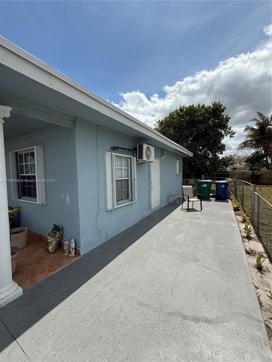 Vendido Recientemente: $595,000 (4 camas, 2 baños, 1456 Pies cuadrados)