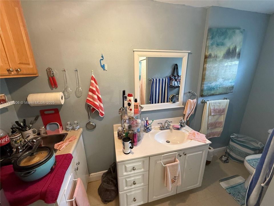 Vendido Recientemente: $595,000 (4 camas, 2 baños, 1456 Pies cuadrados)