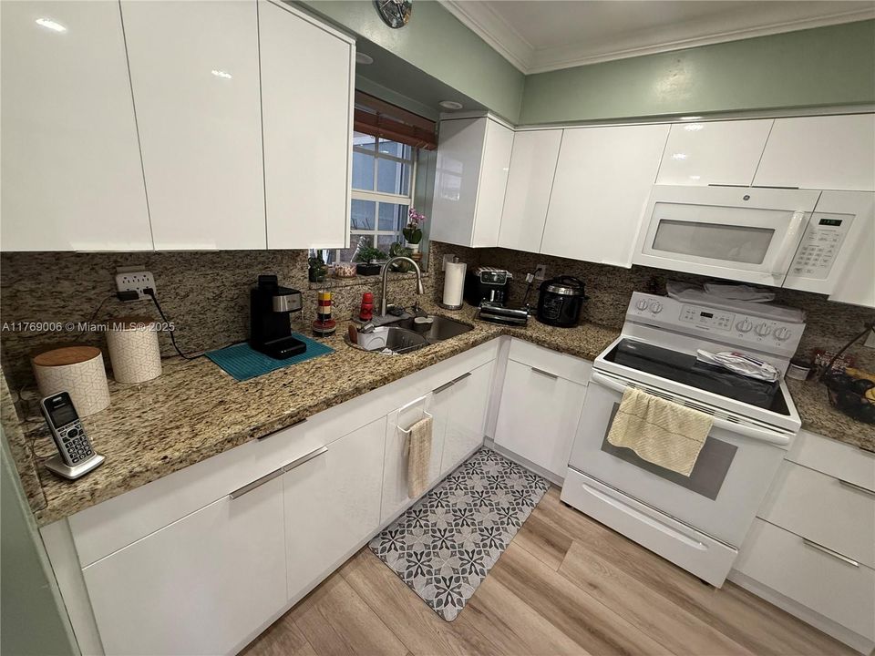 Vendido Recientemente: $595,000 (4 camas, 2 baños, 1456 Pies cuadrados)