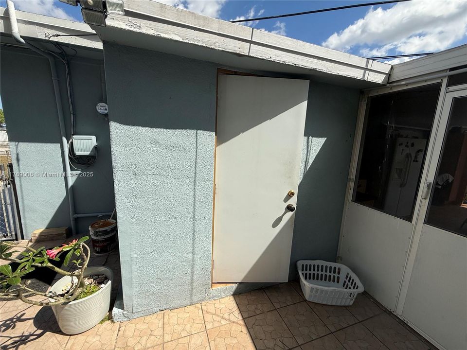 Vendido Recientemente: $595,000 (4 camas, 2 baños, 1456 Pies cuadrados)