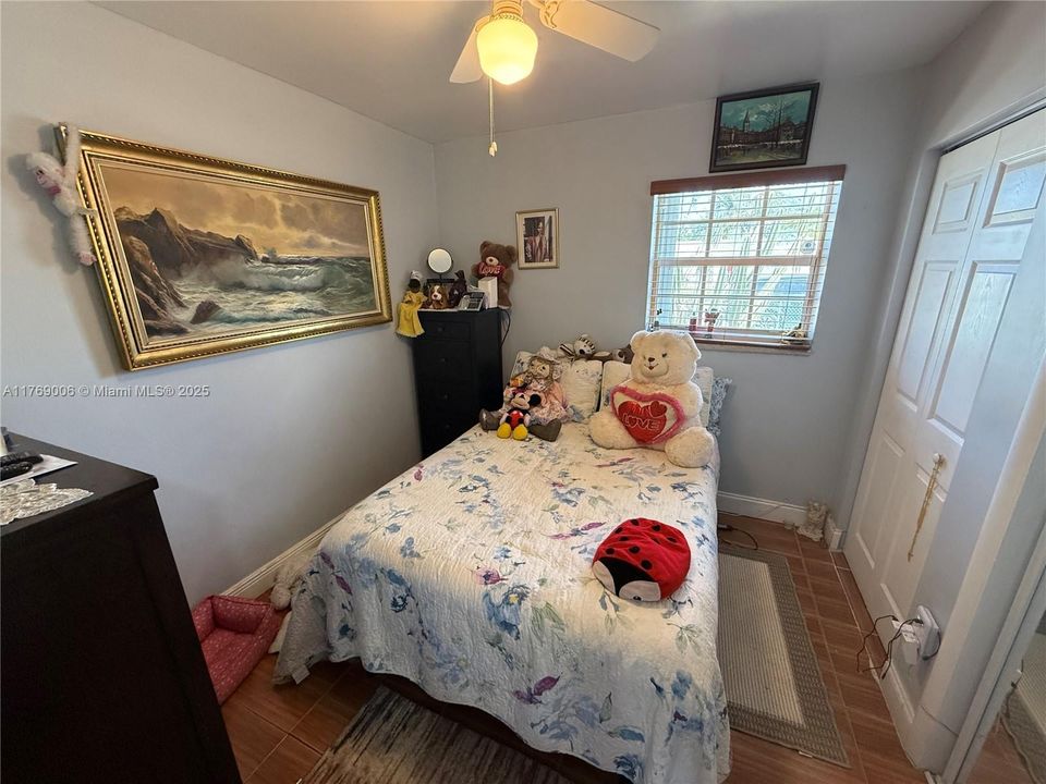 Vendido Recientemente: $595,000 (4 camas, 2 baños, 1456 Pies cuadrados)