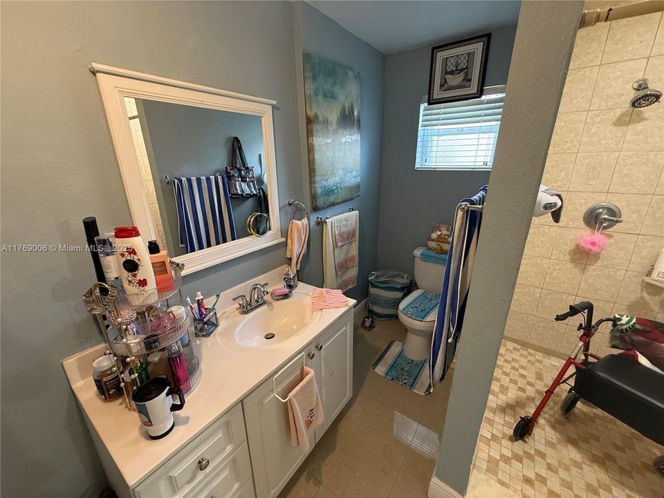 Vendido Recientemente: $595,000 (4 camas, 2 baños, 1456 Pies cuadrados)