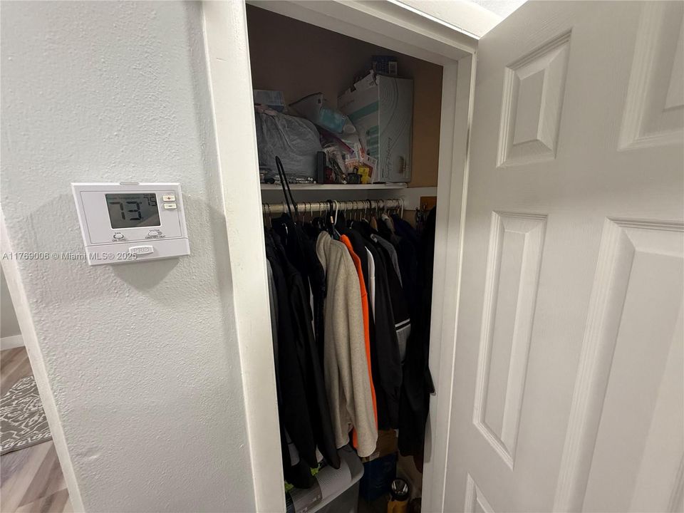 Vendido Recientemente: $595,000 (4 camas, 2 baños, 1456 Pies cuadrados)