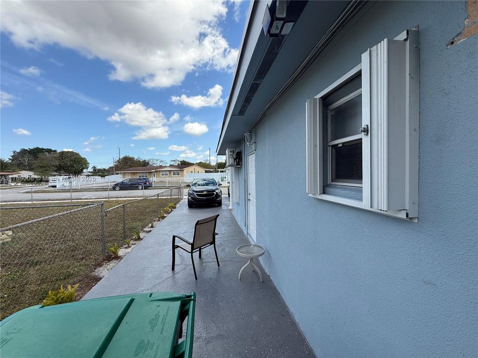 Vendido Recientemente: $595,000 (4 camas, 2 baños, 1456 Pies cuadrados)