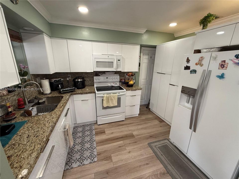 Vendido Recientemente: $595,000 (4 camas, 2 baños, 1456 Pies cuadrados)