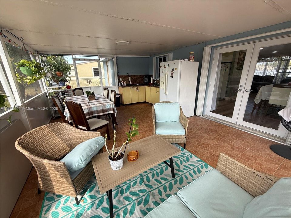 Vendido Recientemente: $595,000 (4 camas, 2 baños, 1456 Pies cuadrados)