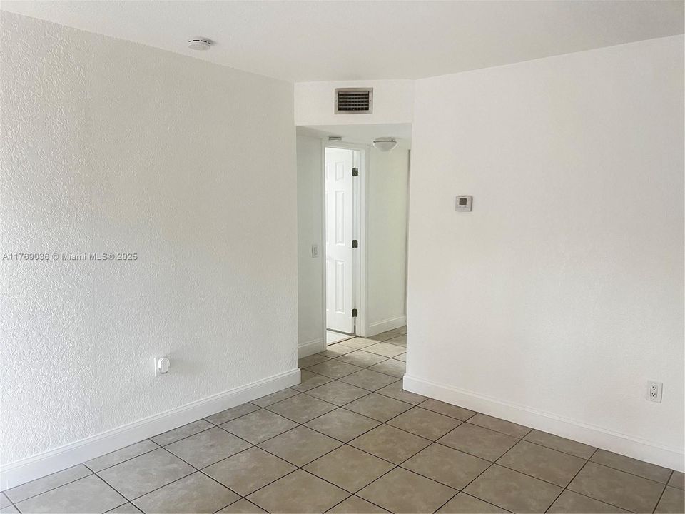 Recently Rented: $2,000 (2 beds, 1 baths, 700 Square Feet)