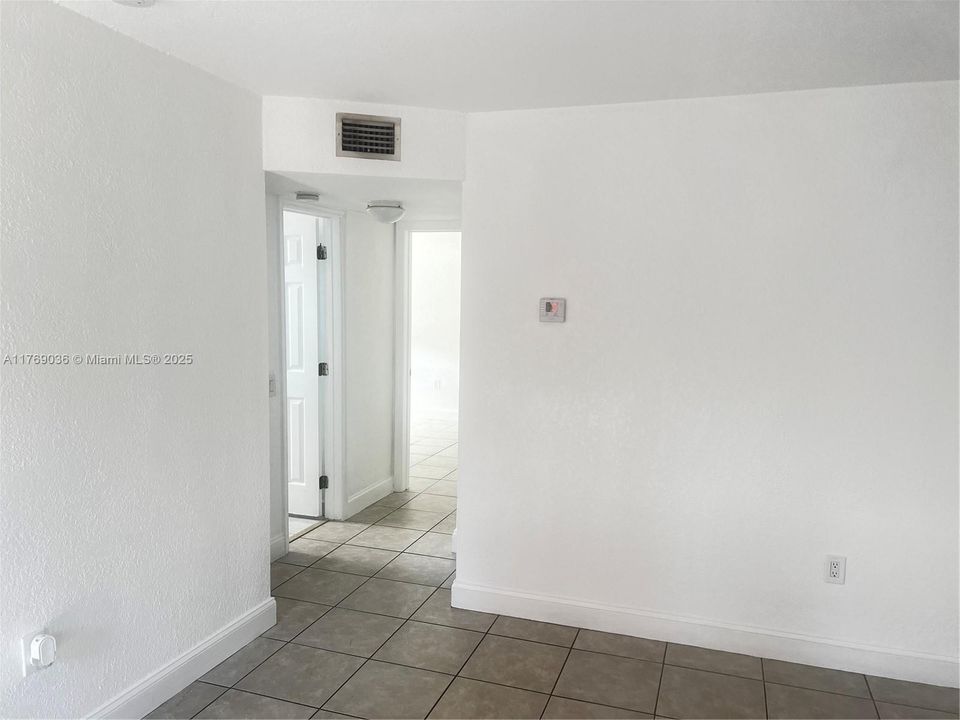 Recently Rented: $2,000 (2 beds, 1 baths, 700 Square Feet)