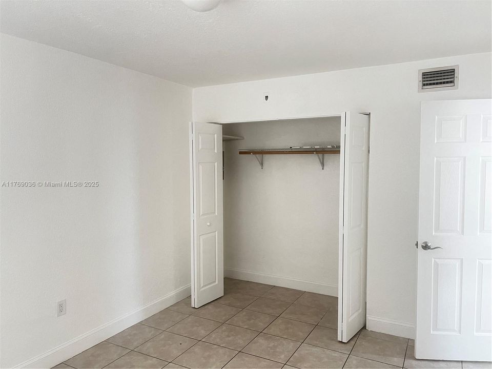 Recently Rented: $2,000 (2 beds, 1 baths, 700 Square Feet)