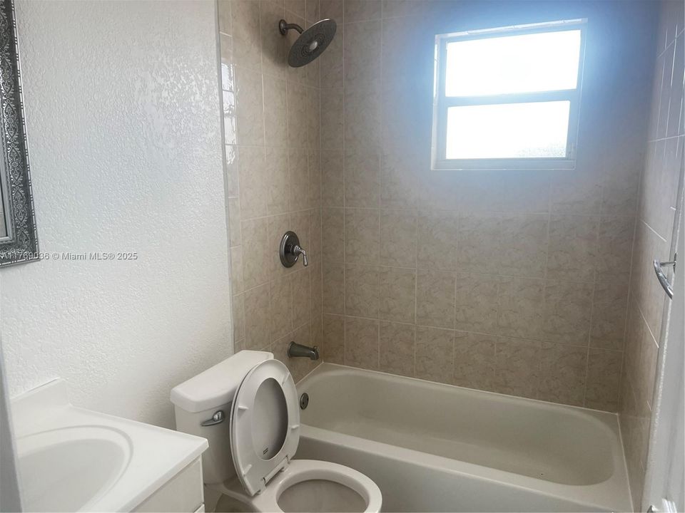 Recently Rented: $2,000 (2 beds, 1 baths, 700 Square Feet)