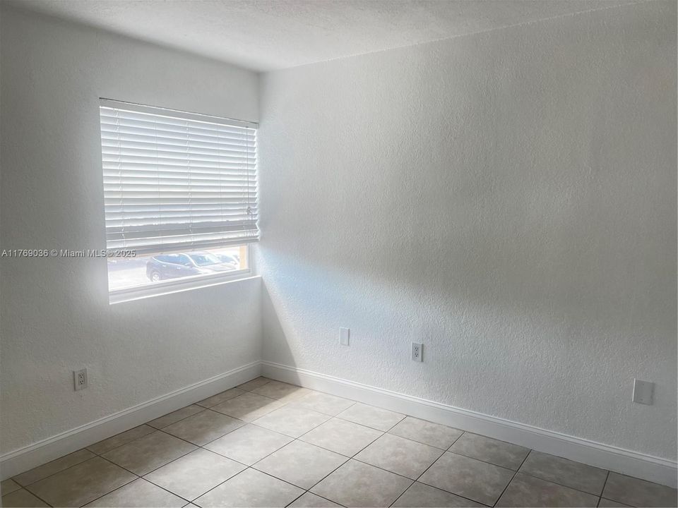 Recently Rented: $2,000 (2 beds, 1 baths, 700 Square Feet)