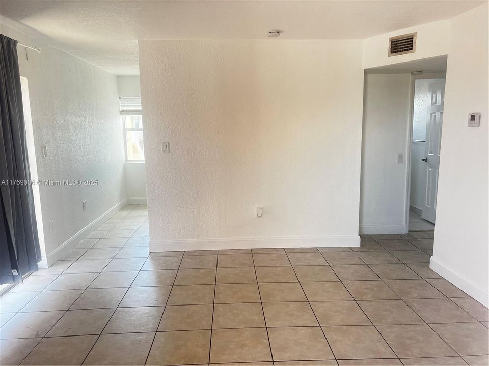 Recently Rented: $2,000 (2 beds, 1 baths, 700 Square Feet)