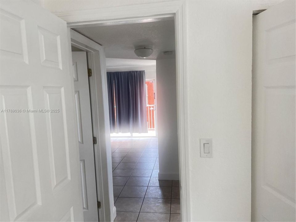 Recently Rented: $2,000 (2 beds, 1 baths, 700 Square Feet)