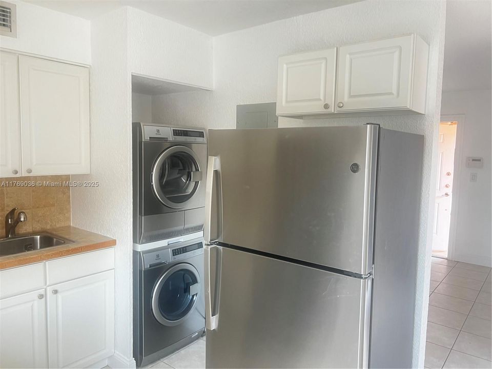 Recently Rented: $2,000 (2 beds, 1 baths, 700 Square Feet)