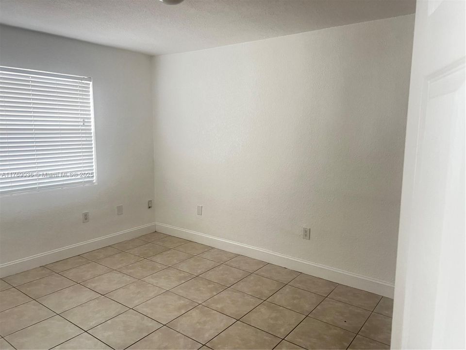 Recently Rented: $2,000 (2 beds, 1 baths, 700 Square Feet)