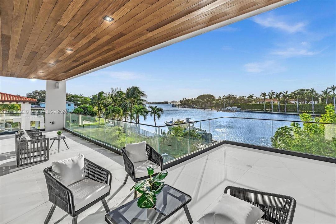 最近售出: $14,700,000 (7 贝兹, 7 浴室, 6565 平方英尺)